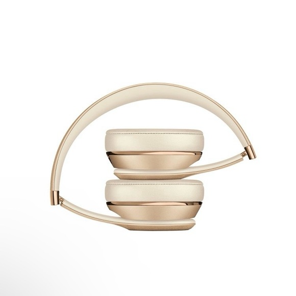 SOLD Gold Beats SOLO 3 On-Ear Wireless Bluetooth Headphones Brand New and Sealed - Picture 10 of 16